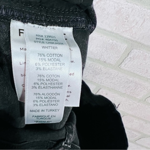 Frame Le High Skinny Jeans in Whittier Wash with Chewed Hem Size 32 - Picture 10 of 10